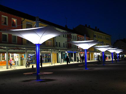 Membrane construction, 5 funnel-shaped sunshades