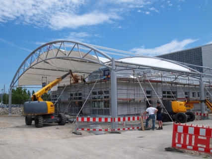 Überdachung Tor, Hangar 3