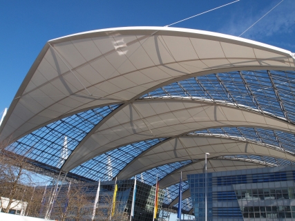 Replacement of membrane panels on the roof of the Munich Airport Center